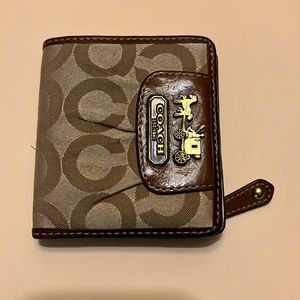 Used Coach wallet. Vintage 😉